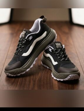🔥NEW! Vans UltraRange Sneakers - Black with Lavender Accents